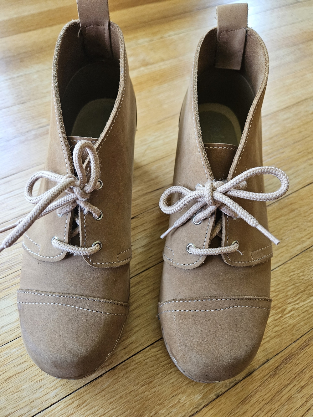 Women’s Swedish Handmade Leather Clogs